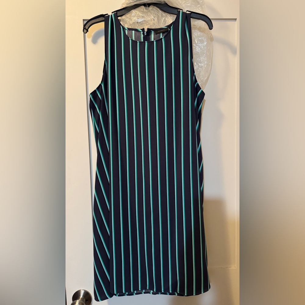NWOT- Halogen Shift Dress. Size L